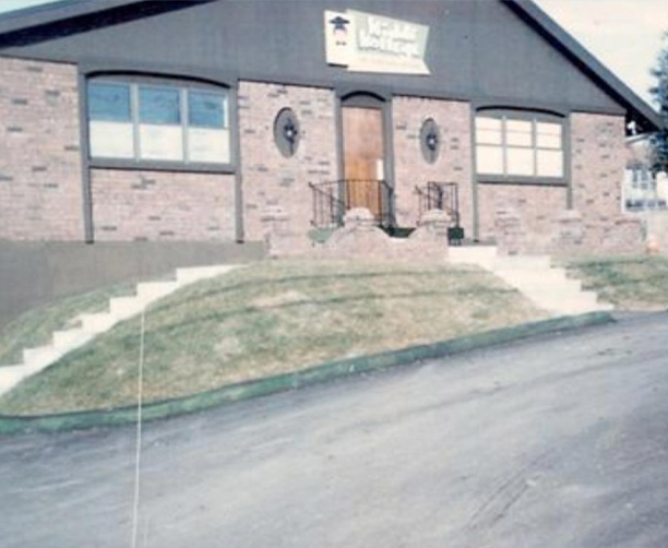 Vintage photo of Kiddi Kollege About Early Location